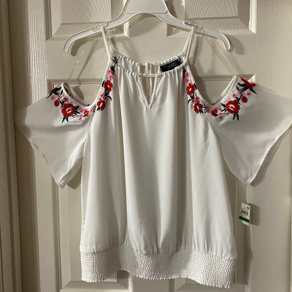 NWT INC Cold Shoulder White Blouse/Top Floral Embroidery Detail. Sz L.
